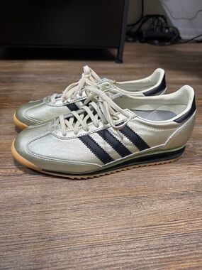 adidas Originals Men’s Metallic Gold Sneakers with Black Stripes